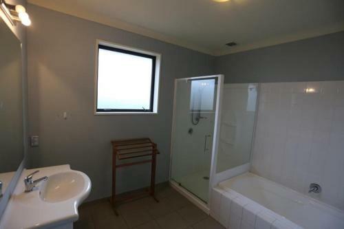 Bed & Breakfast Number Six Homestay