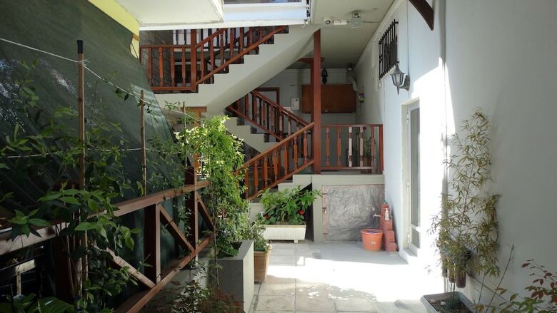 Hostal Athos Guest House-pansion