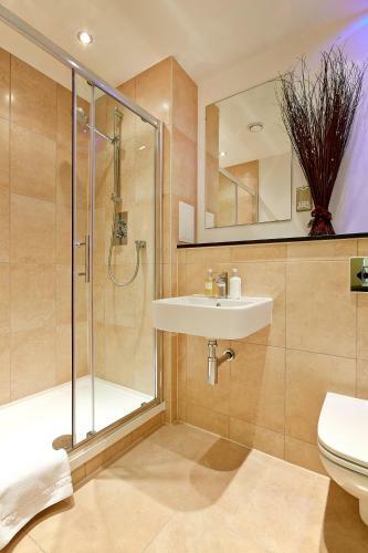 Railway Terrace Apartments By Esa