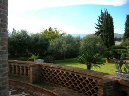Bed & Breakfast Villa Chiarenza Maison D'hotes