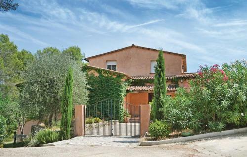 Holiday Home Le Rouret With A Fireplace 09