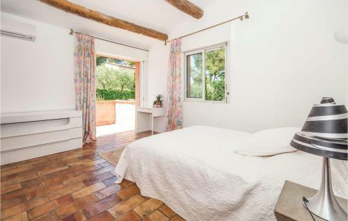 Holiday Home Le Rouret With A Fireplace 09