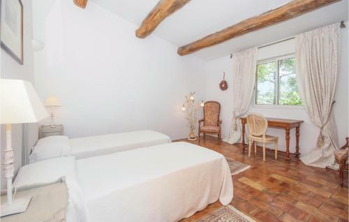 Holiday Home Le Rouret With A Fireplace 09