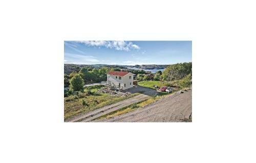 Holiday Home Hamburgsund With A Fireplace 01