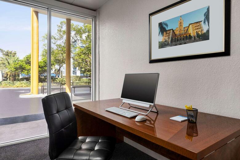 Envision Hotel Miami International Airport