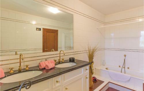 Holiday Home Casa Bianca 04
