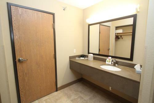 Hotel Bowman Lodge & Convention Center