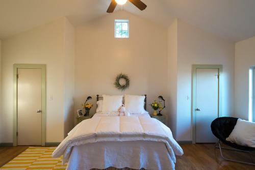 Bed & Breakfast Guesthouse Cabin Near The River