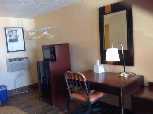 Hotel Diamond Inn & Suites