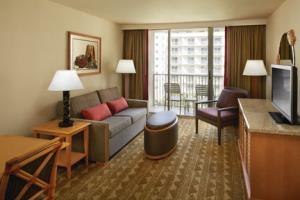 Embassy Suites Hotel - Waikiki Beach Walk