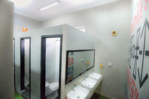 Pool Party Hostel