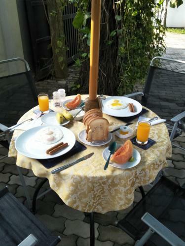 Hostal Dions Guest House