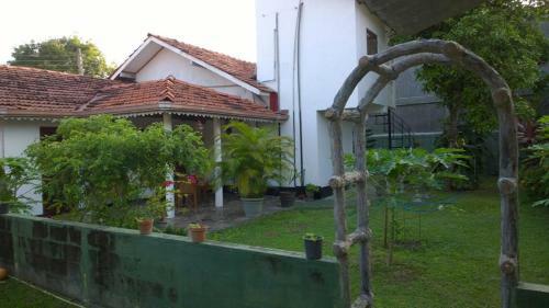 Hostal L.l.p. Guest House