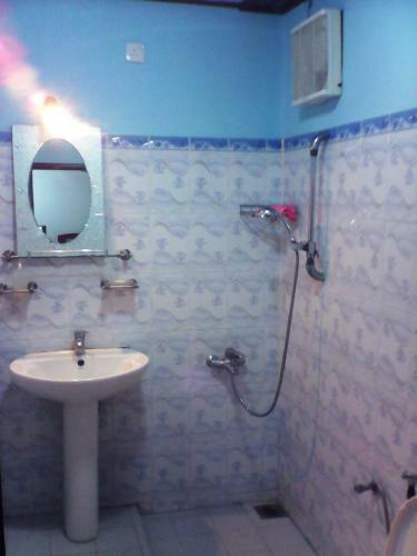 Hostal L.l.p. Guest House