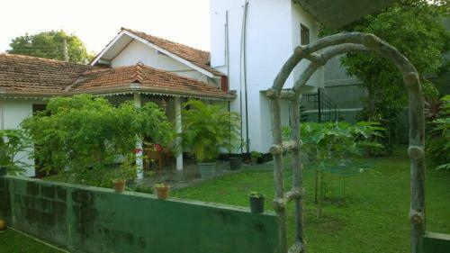 Hostal L.l.p. Guest House