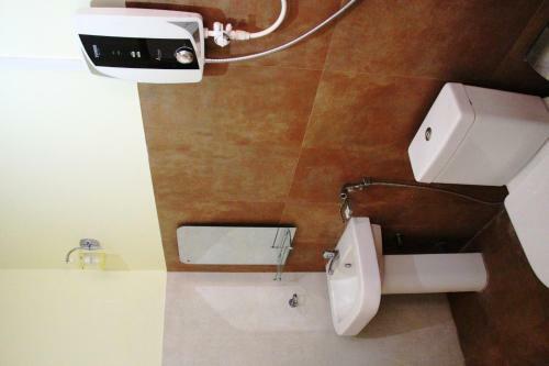 Hostal Holiday Fashion Inn