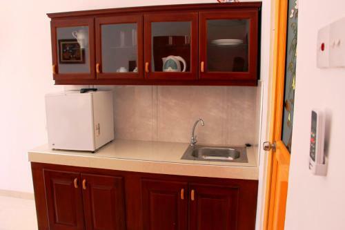 Hostal Holiday Fashion Inn