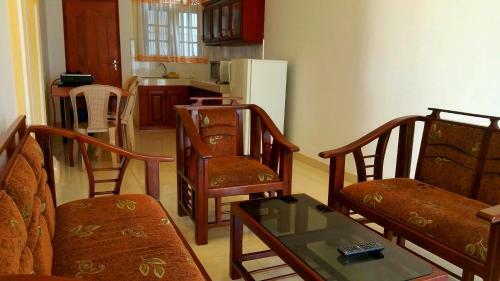Hostal Holiday Fashion Inn