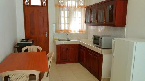 Hostal Holiday Fashion Inn