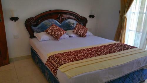 Hostal Holiday Fashion Inn