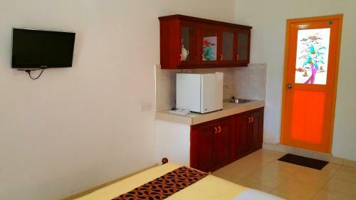 Hostal Holiday Fashion Inn