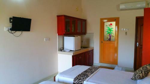 Hostal Holiday Fashion Inn