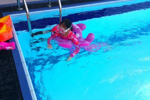 Hostal Holiday Fashion Inn