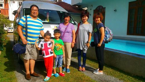 Hostal Holiday Fashion Inn