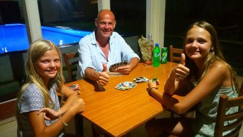 Hostal Holiday Fashion Inn