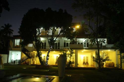 Airport City Hub Hotel