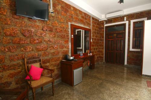 Airport City Hub Hotel