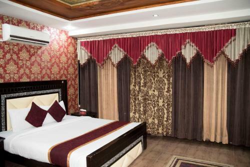 Hotel Premier Inn Davis Road