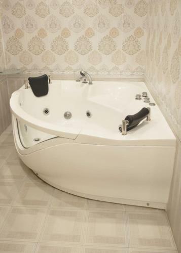 Lawrence View Hotel