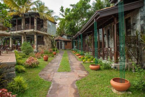 Villa Pinnawala & Restaurant