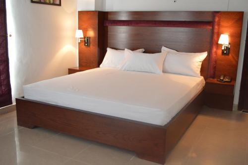 Hotel Intellectual Inn, Bahria Town