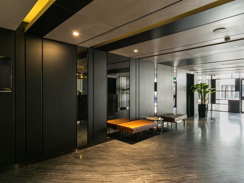 Hotel 81 Opera