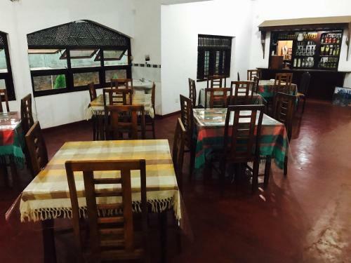 Hotel Inamaluwa Inn