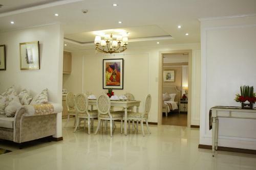 Golden Prince Hotel & Suites
