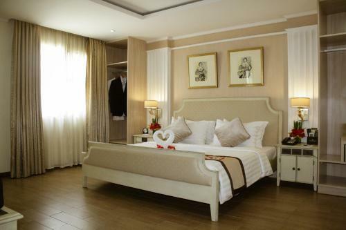 Golden Prince Hotel & Suites