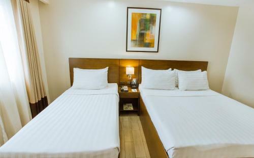 Golden Prince Hotel & Suites