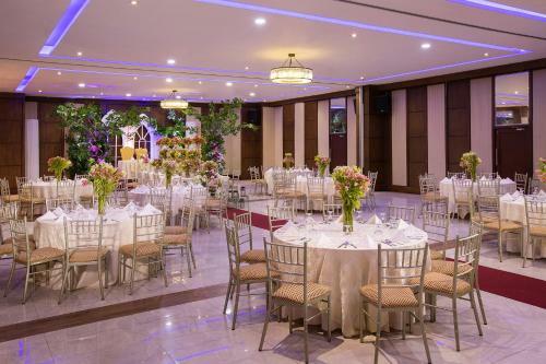 Golden Prince Hotel & Suites