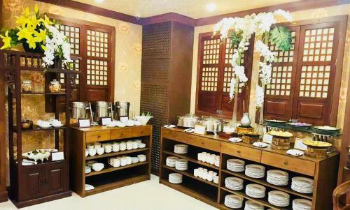 Golden Prince Hotel & Suites