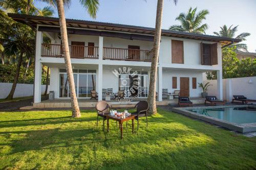 Villa Amandhira