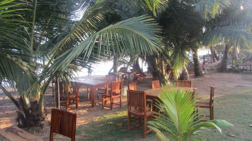 Hostal Shanika Beach Inn