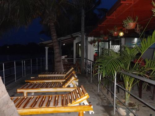 Hotel Dutch Bay Beach Cottages