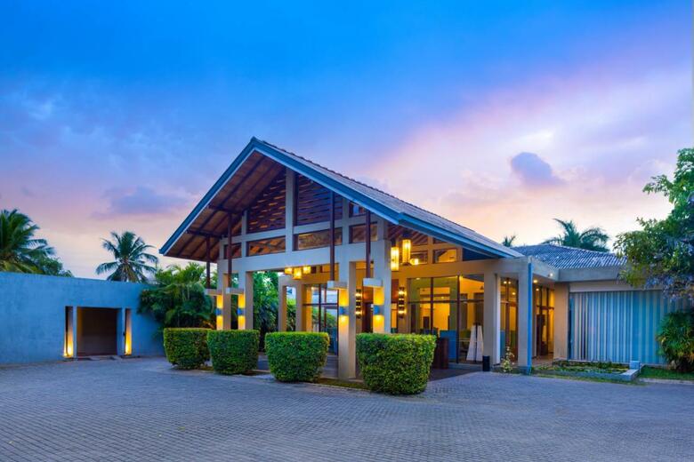 Hotel Chaarya Resort & Spa