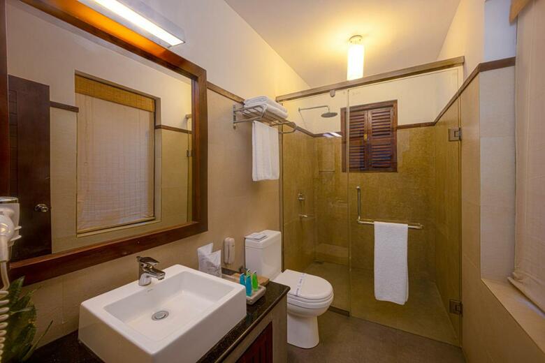 Hotel Chaarya Resort & Spa