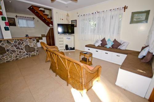 Hotel Mike's Dauin Dive Resort