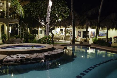 Hotel Mike's Dauin Dive Resort