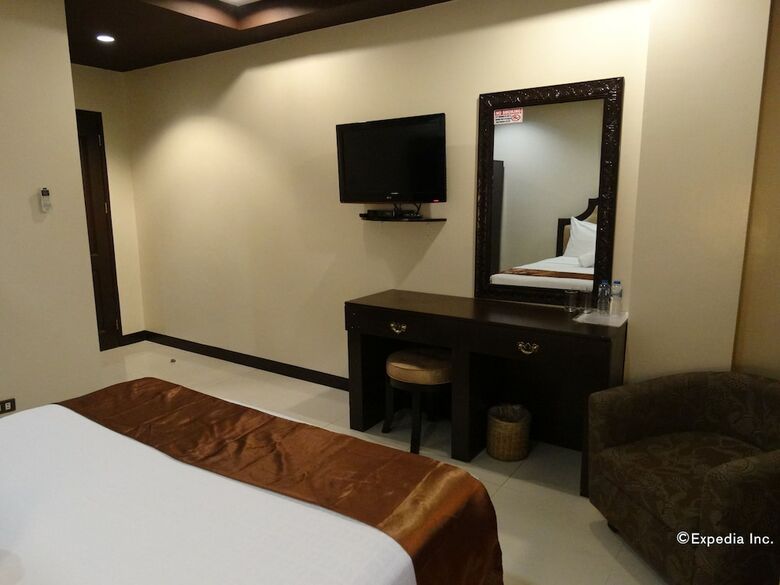 Hotel The Peridot Suites